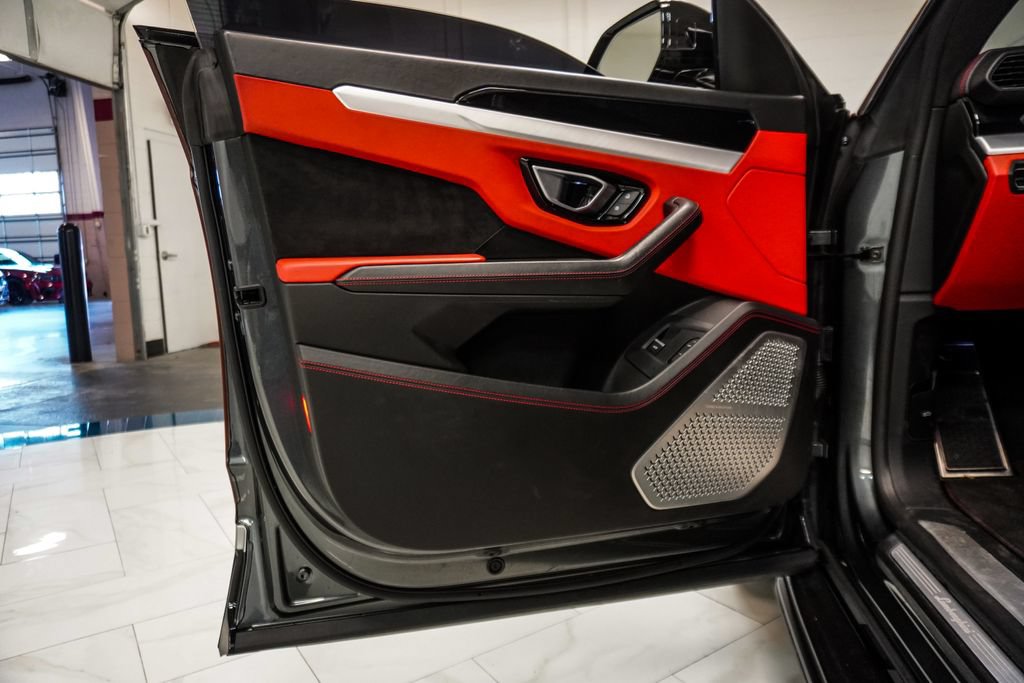 Used 2019 Lamborghini Urus AWD/4WD image 22