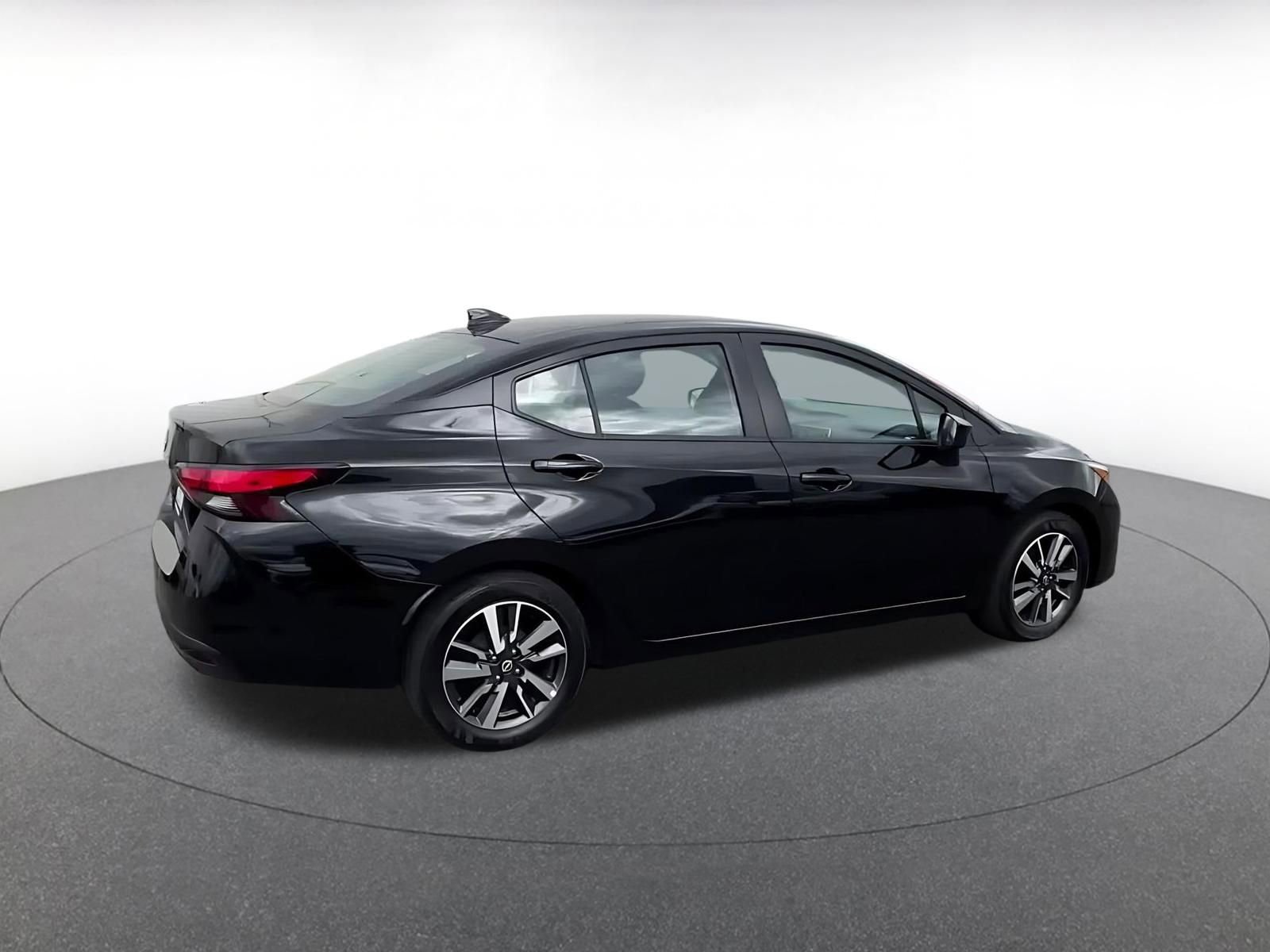 Used 2025 Nissan Versa SV FWD image 15