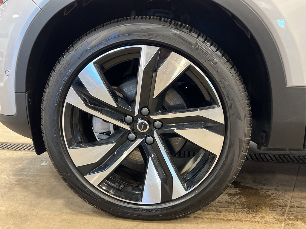 Used 2025 Volvo XC40 B5 Plus image 8