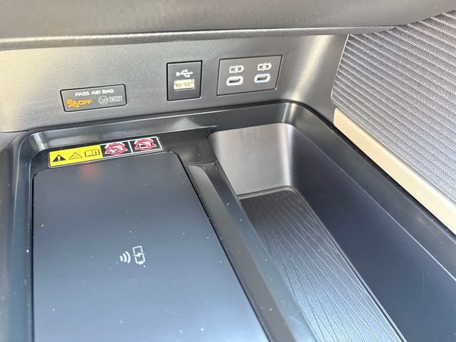 Used 2025 Toyota Camry SE AWD/4WD image 14