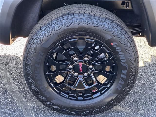 New 2026 GMC Canyon Elevation w/ Convenience Package image 16