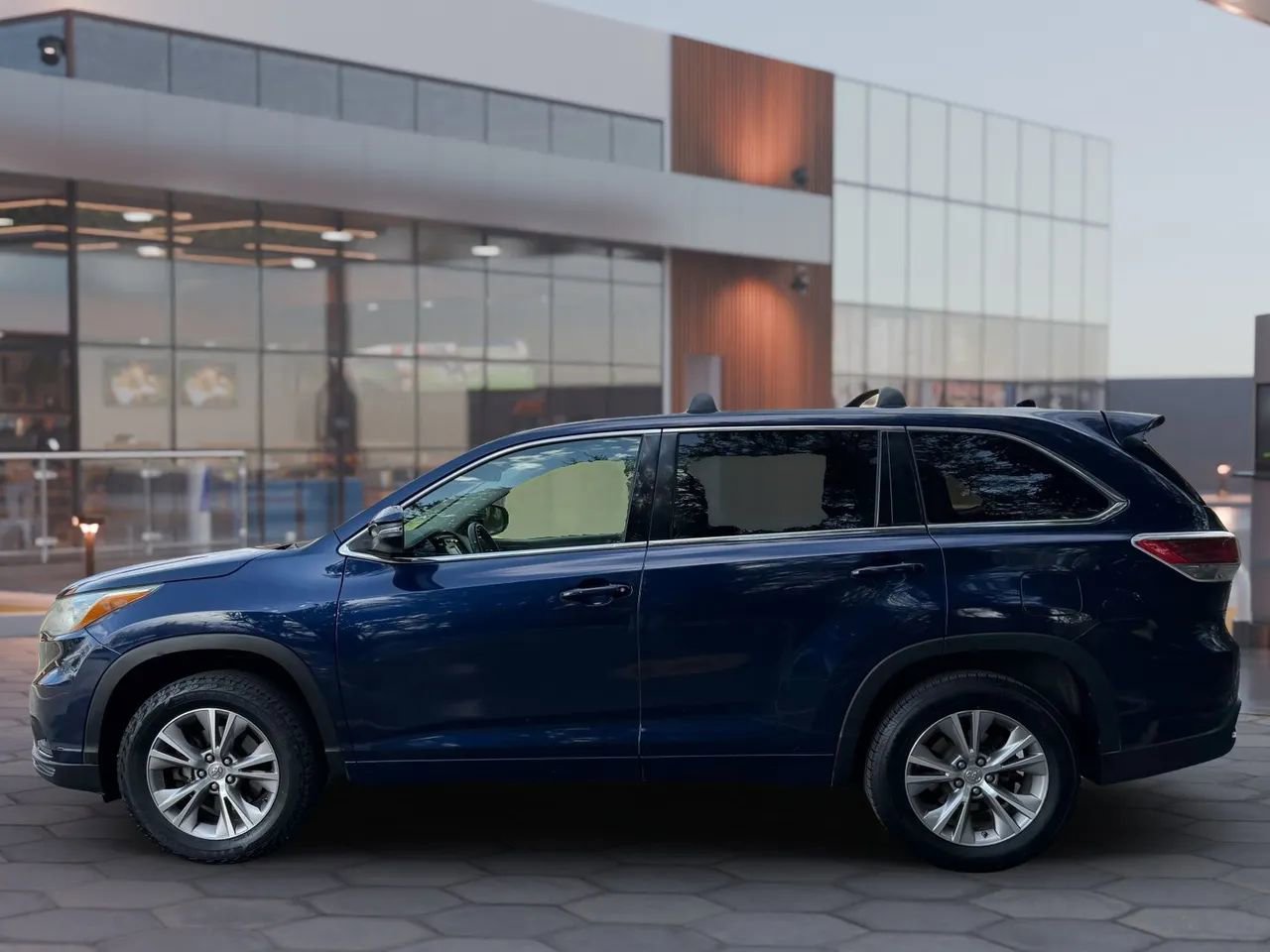 Used 2015 Toyota Highlander Plus image 5