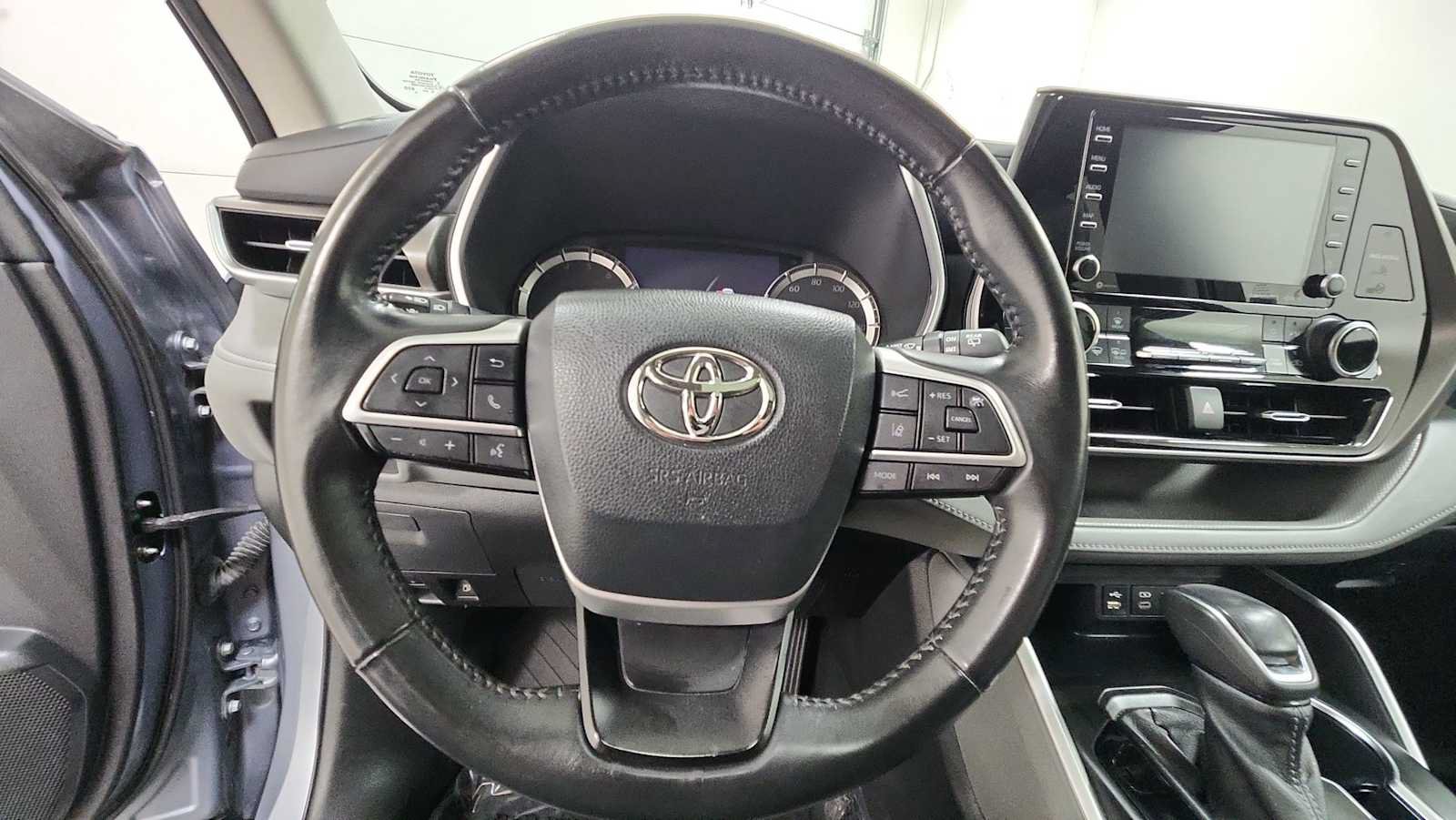 Certified 2022 Toyota Highlander XLE AWD/4WD image 16