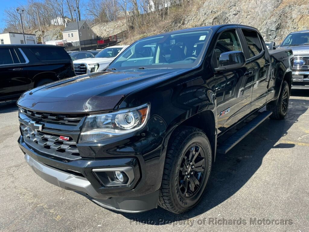 Used 2022 Chevrolet Colorado Z71 w/ Z71 Midnight Edition image 5