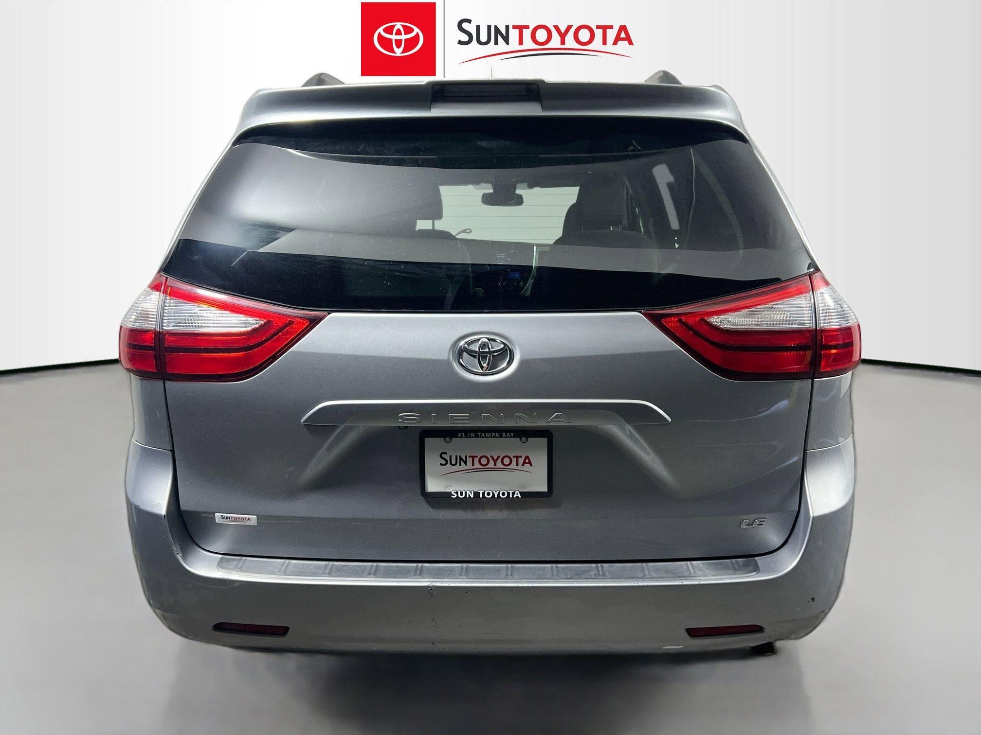 Used 2018 Toyota Sienna LE image 5