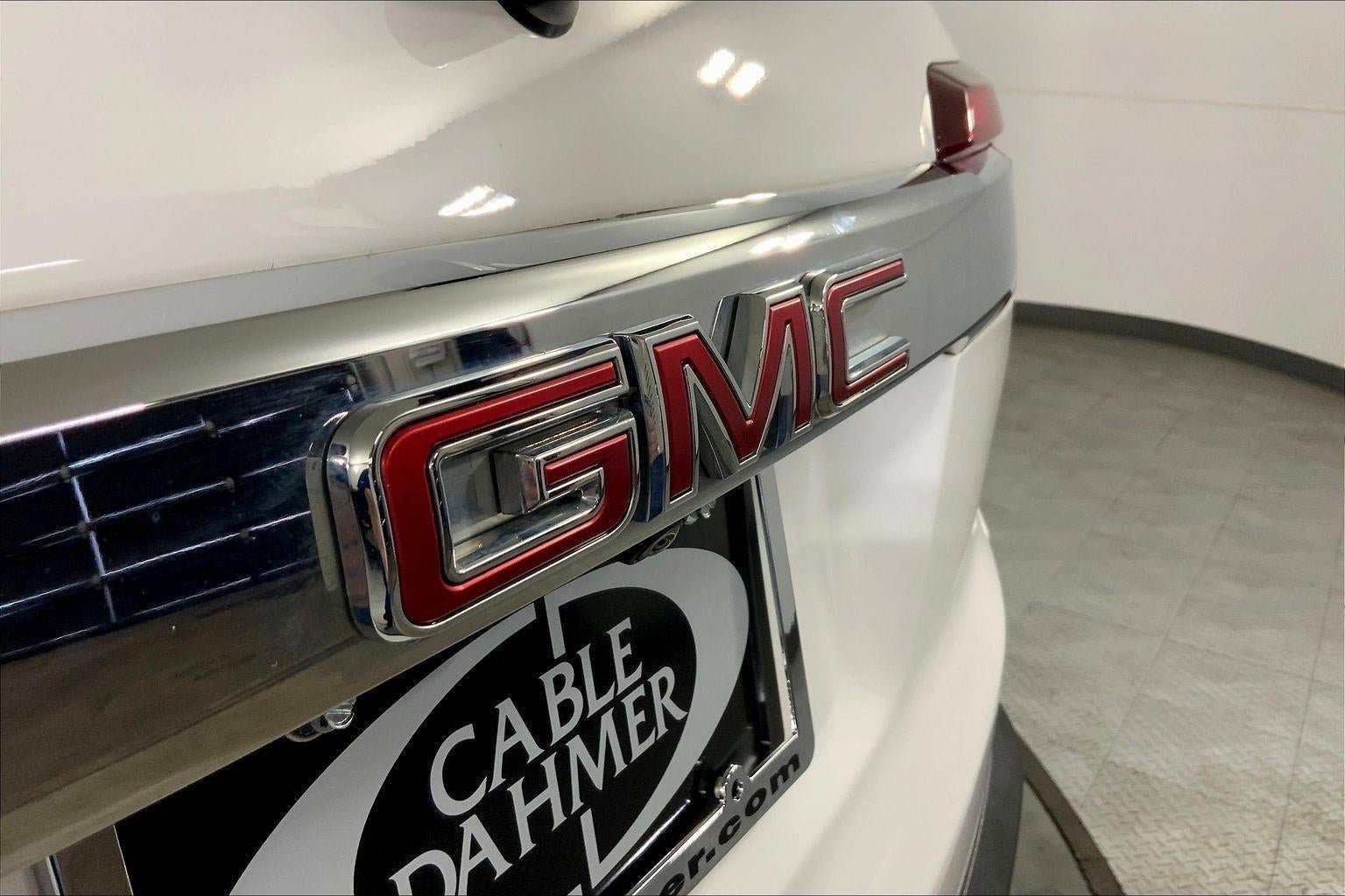 Used 2023 GMC Acadia SLE w/ Driver Convenience Package image 30