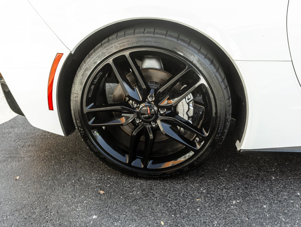 Used 2019 Chevrolet Corvette Stingray Coupe w/ Carbon Flash Badge Package RWD image 26