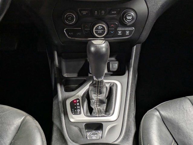 Used 2018 Jeep Cherokee Latitude Plus w/ Comfort/Convenience Group FWD image 20
