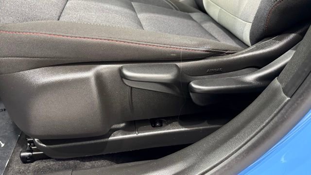 Used 2024 Chevrolet Trax RS w/ Sunroof Package FWD image 12