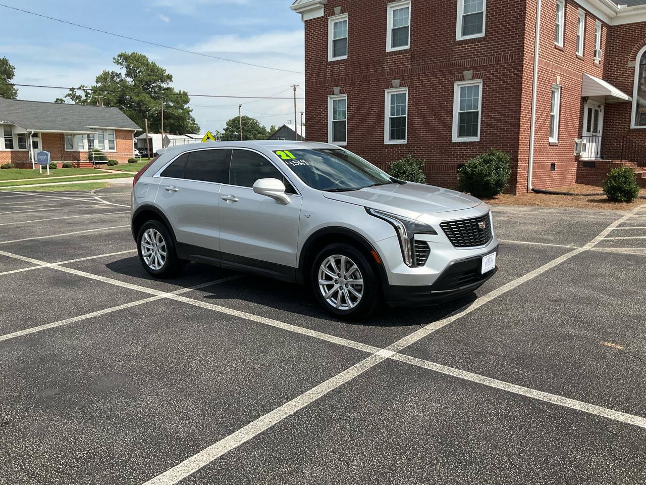 Used 2021 Cadillac XT4 Luxury FWD image 2