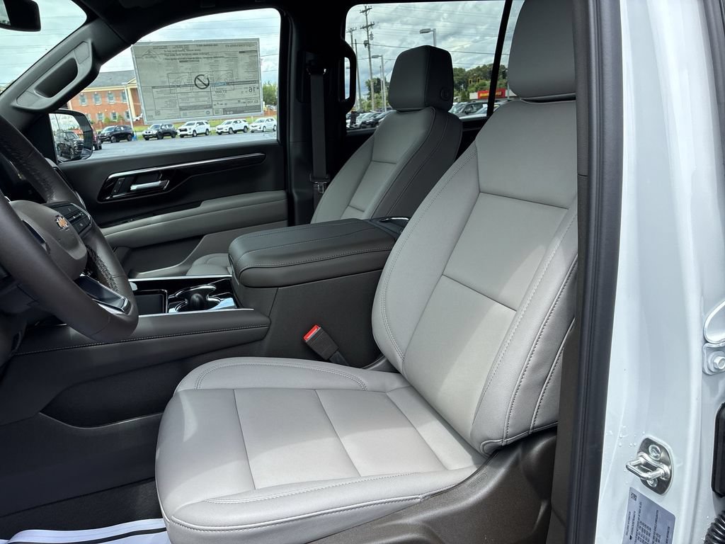 New 2026 Chevrolet Suburban LT w/ LPO, Chrome Package AWD/4WD image 11