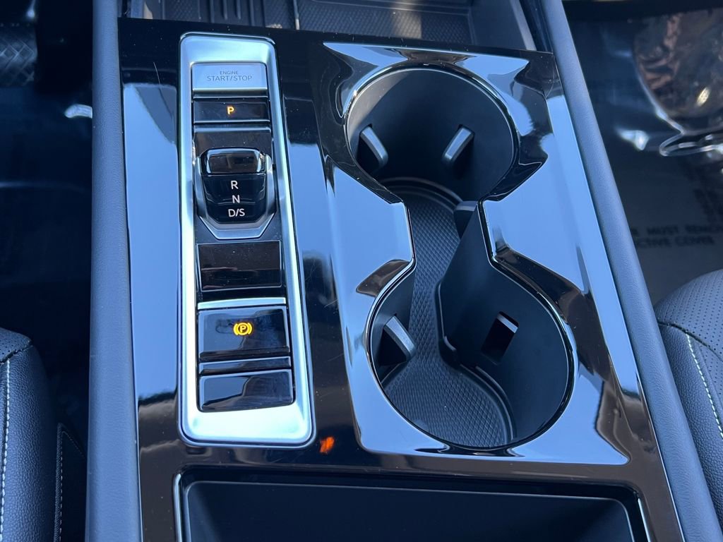 Used 2025 Volkswagen Atlas SE image 26