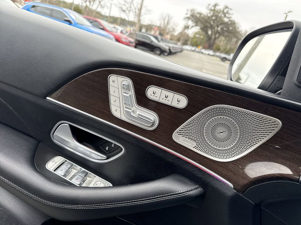 Used 2024 Mercedes-Benz GLS 450 4MATIC image 11