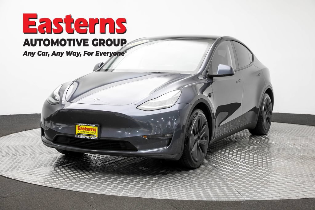 Used 2022 Tesla Model Y Long Range AWD/4WD image 1
