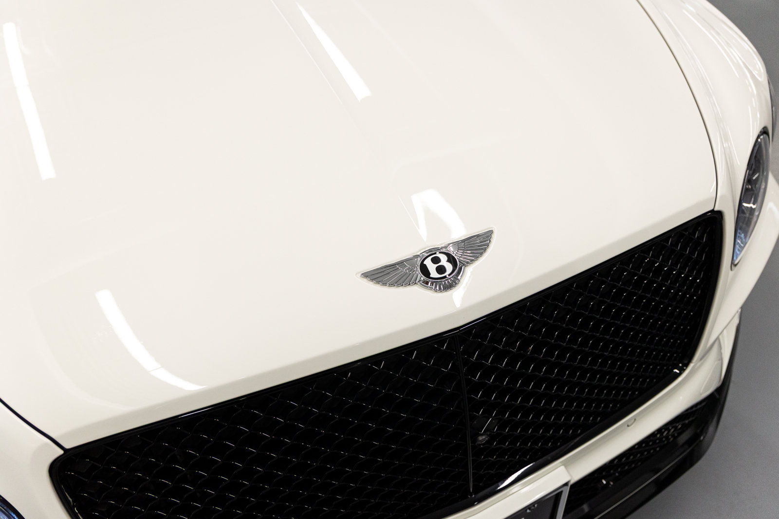 Used 2023 Bentley Bentayga AWD/4WD image 13