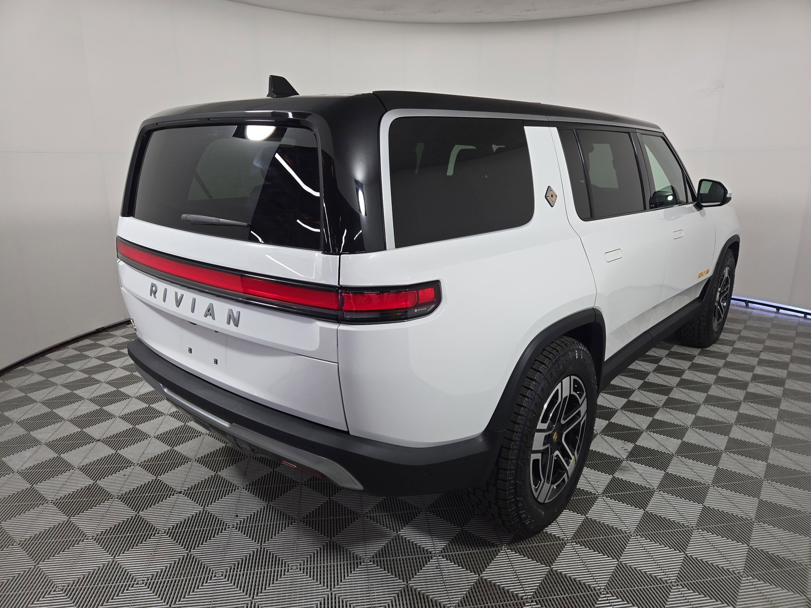 Used 2022 Rivian R1S Launch Edition image 5