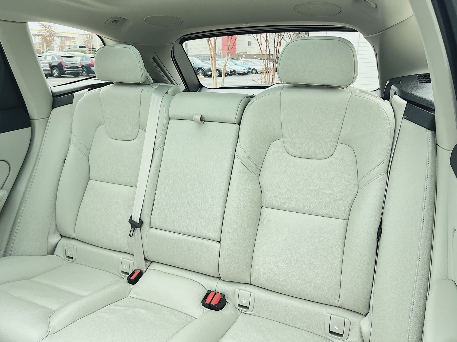 Certified 2023 Volvo XC60 B5 Plus image 25