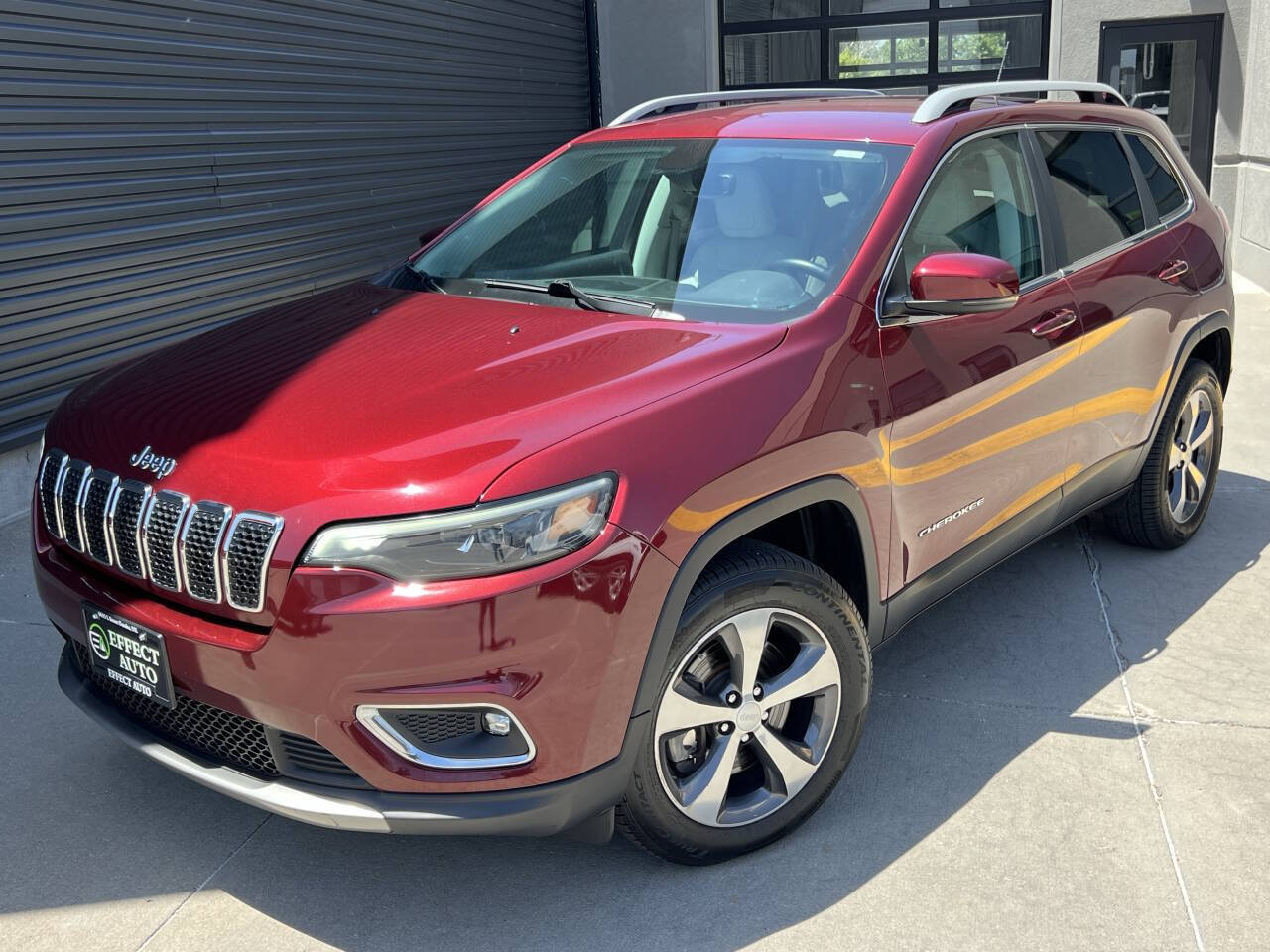 Used 2019 Jeep Cherokee Limited AWD/4WD image 2