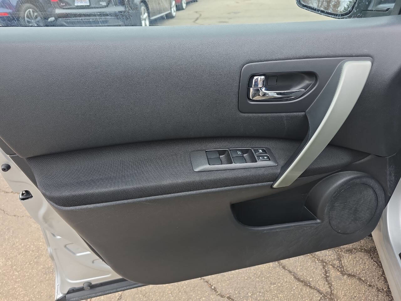 Used 2011 Nissan Rogue SV w/ Premium Pkg image 8