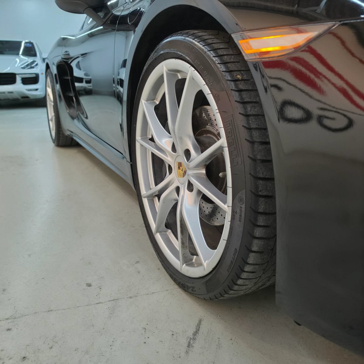 Used 2017 Porsche 718 Cayman RWD image 11