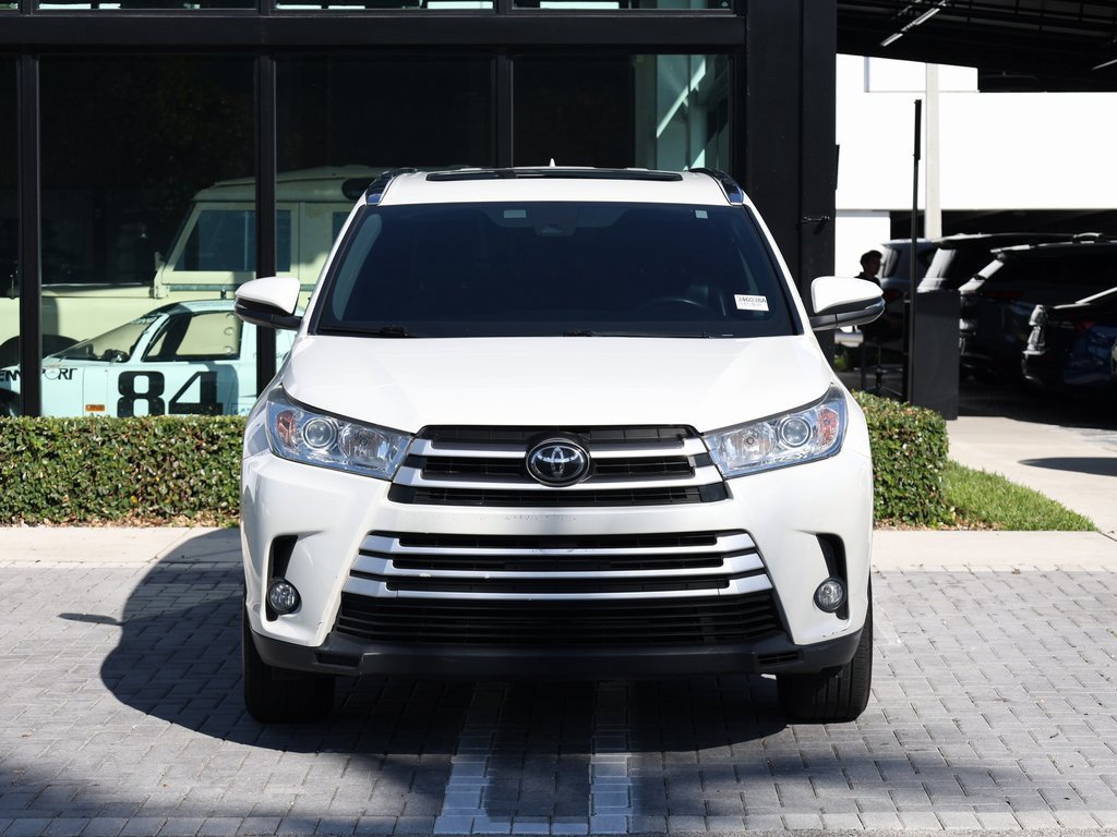 Used 2019 Toyota Highlander XLE image 3