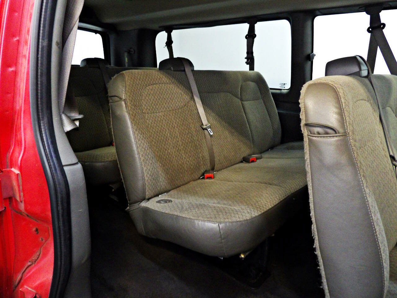 Used 2020 Chevrolet Express 3500 LS RWD image 11