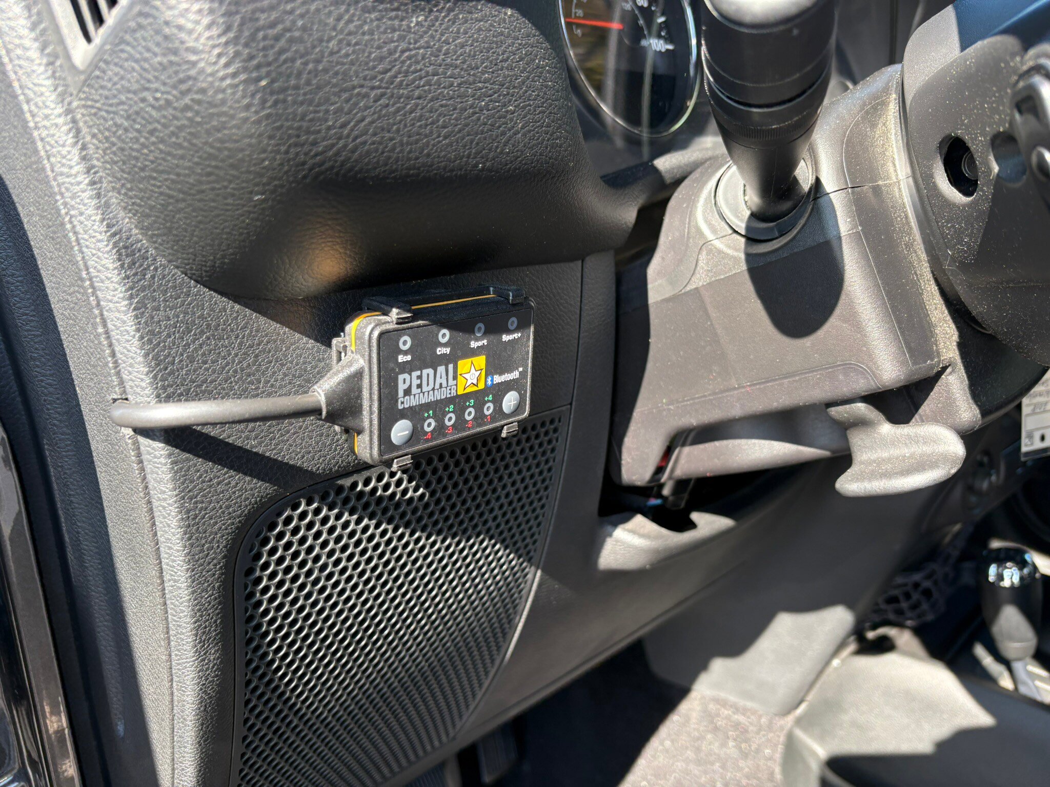 Used 2018 Jeep Wrangler Sahara w/ Connectivity Group AWD/4WD image 16
