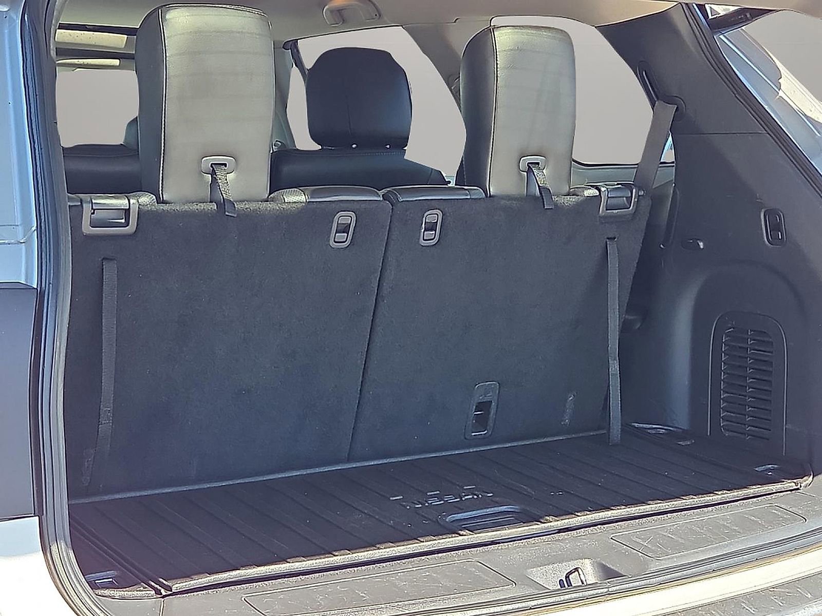 Used 2013 Nissan Pathfinder Platinum w/ Platinum Premium Pkg image 9