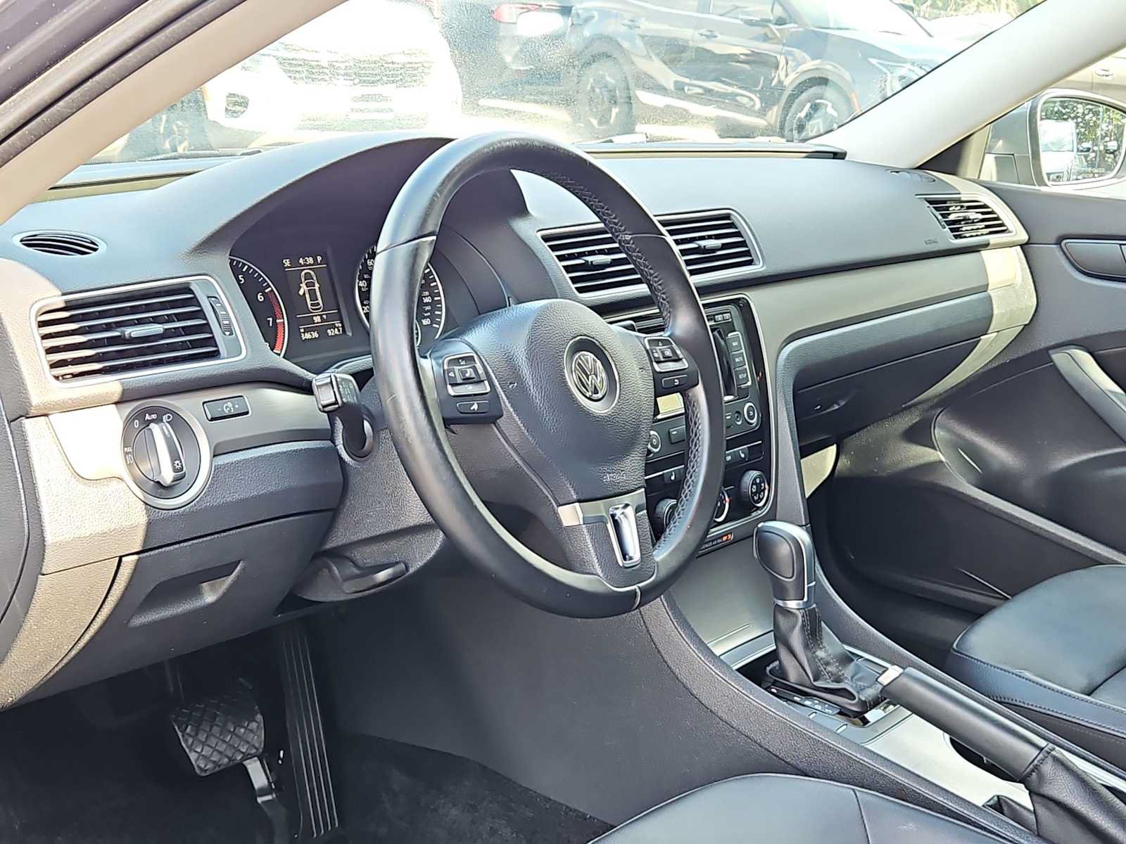 Used 2015 Volkswagen Passat 1.8T SE FWD image 2