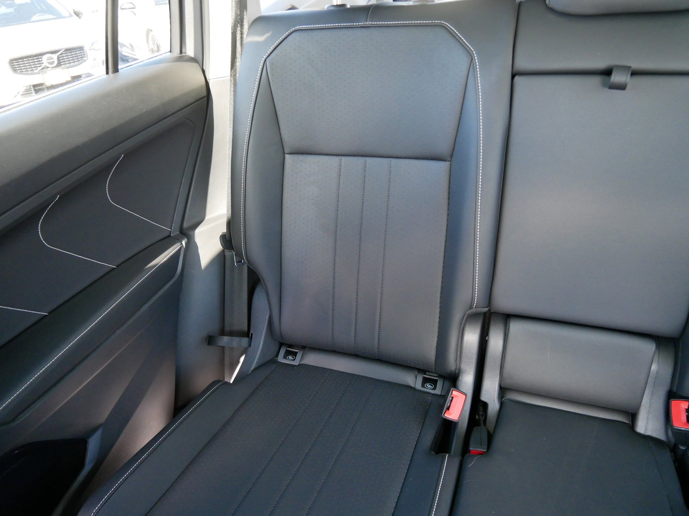 Certified 2023 Volkswagen Tiguan SE w/ Panoramic Sunroof Package image 12