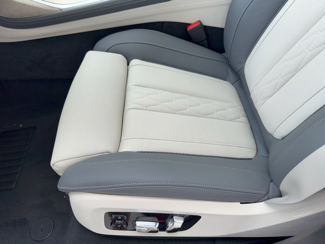 New 2027 BMW X7 M60i AWD/4WD image 16
