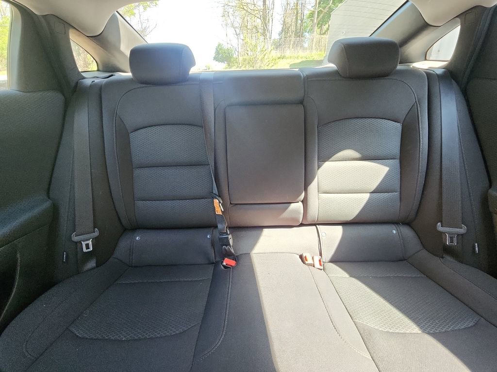 Used 2017 Chevrolet Malibu LT FWD image 36