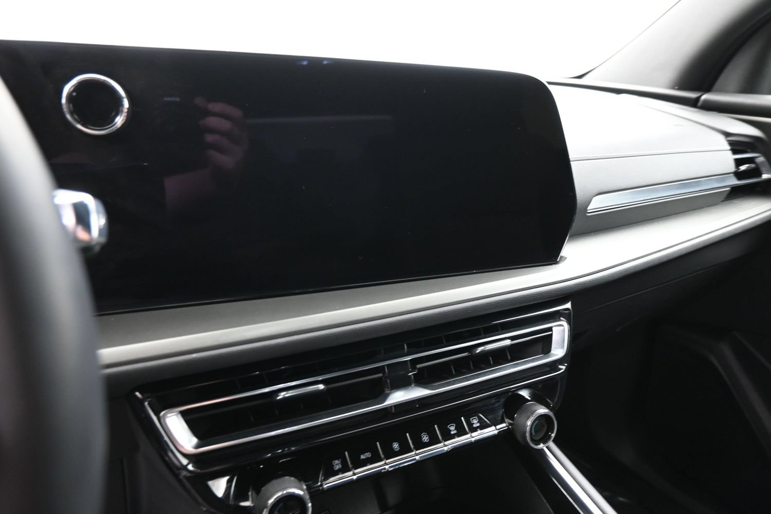 Used 2025 Chevrolet Traverse LT FWD image 15