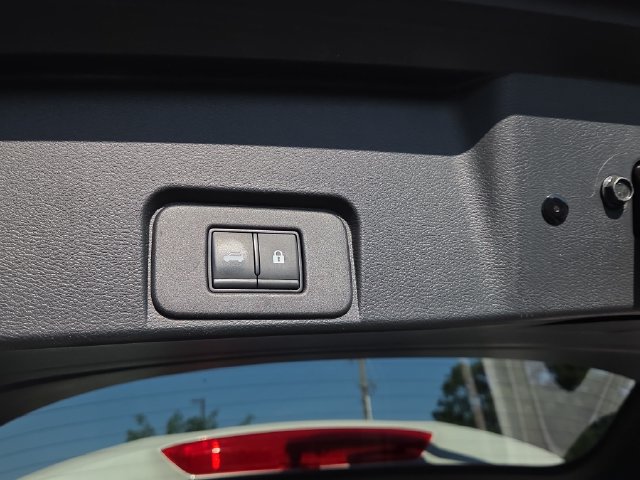Used 2025 Nissan Rogue SL FWD image 30