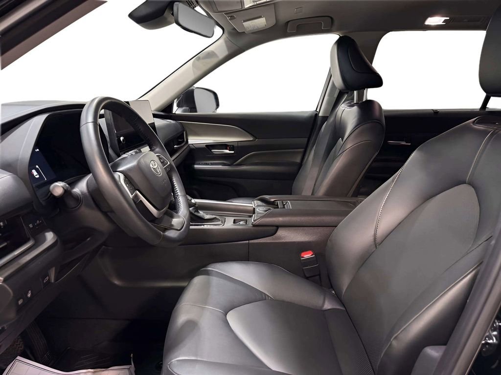 Used 2025 Toyota Grand Highlander AWD image 39