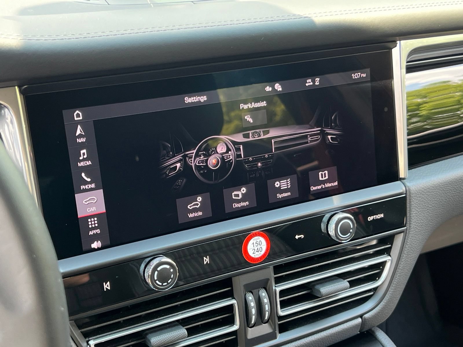 Certified 2026 Porsche Macan Turbo AWD/4WD image 33