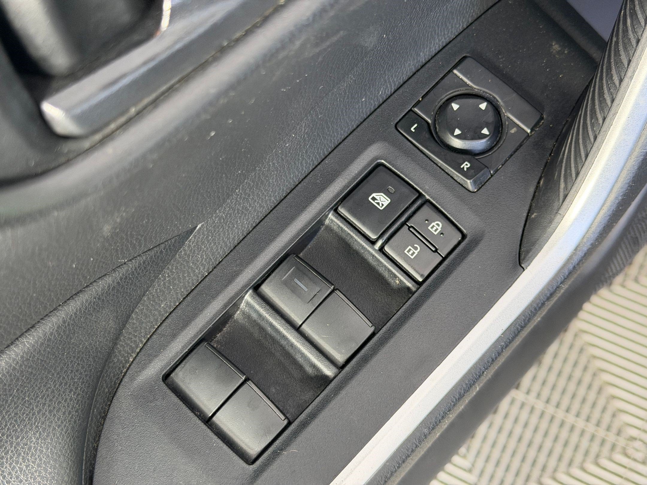 Used 2021 Toyota RAV4 LE FWD image 26