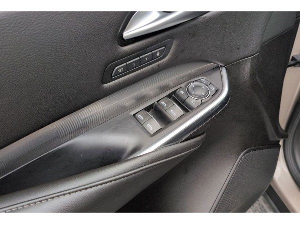 Used 2025 Cadillac XT4 Premium Luxury FWD image 7