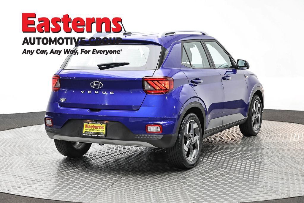 Used 2024 Hyundai Venue SEL FWD image 5