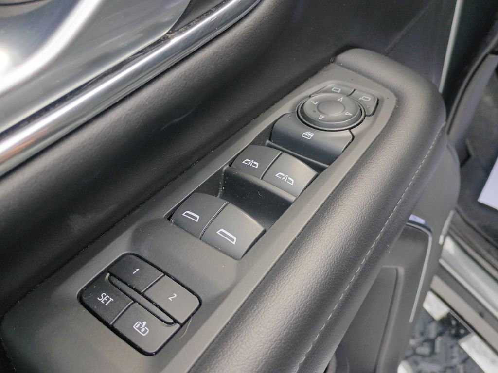 Used 2022 Chevrolet Suburban Z71 image 36