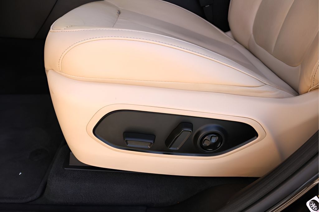 Used 2021 Jeep Grand Cherokee L Limited RWD image 12