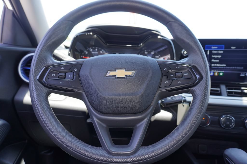 Used 2025 Chevrolet Trax LS FWD image 19