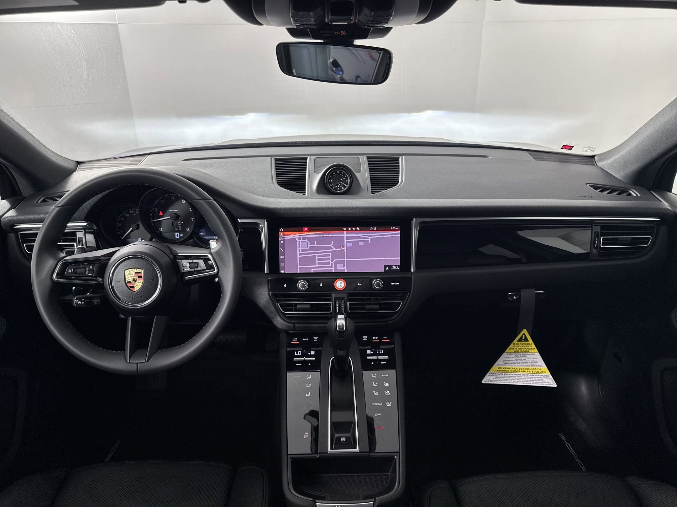 Certified 2025 Porsche Macan AWD/4WD image 17