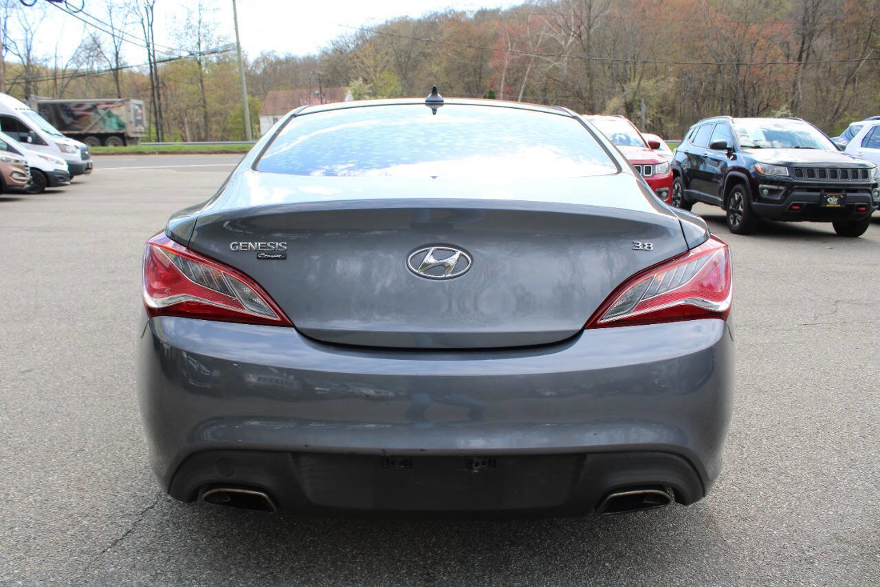 Used 2015 Hyundai Genesis 3.8 RWD image 9