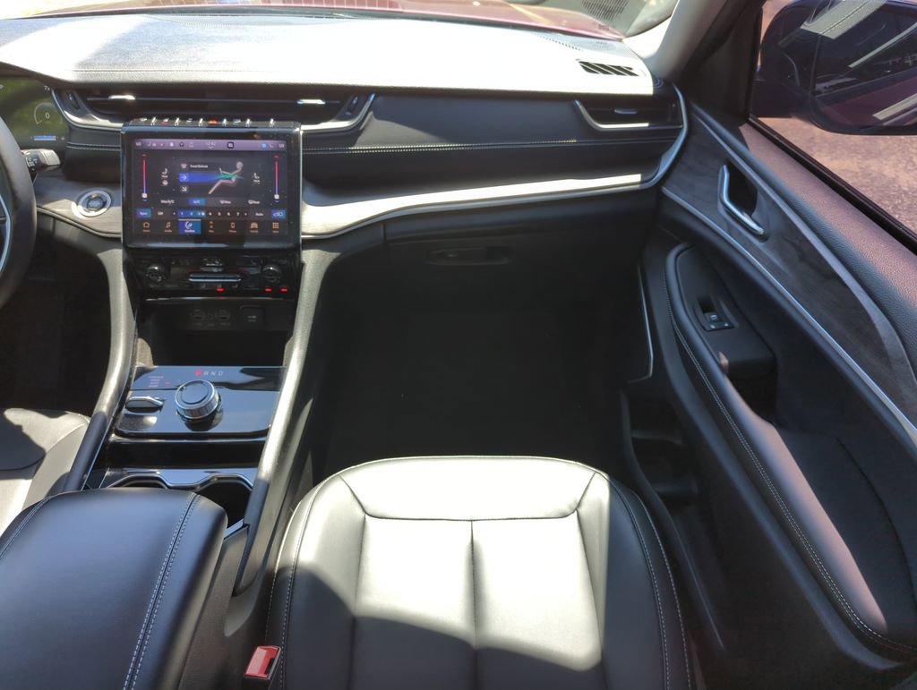 Used 2022 Jeep Grand Cherokee Limited image 17