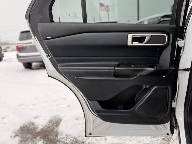 Used 2020 Ford Explorer XLT w/ Equipment Group 202A image 8