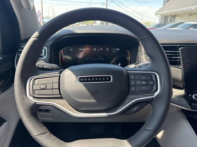 Used 2023 Jeep Wagoneer Series III w/ Convenience Group I AWD/4WD image 15