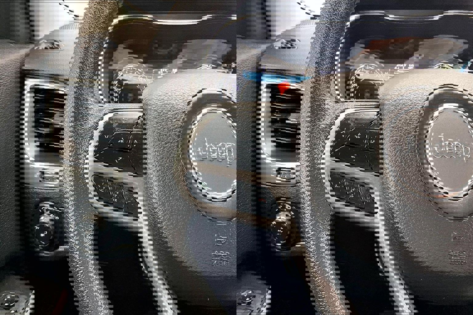 Used 2019 Jeep Cherokee Latitude w/ Popular Appearance Group image 20