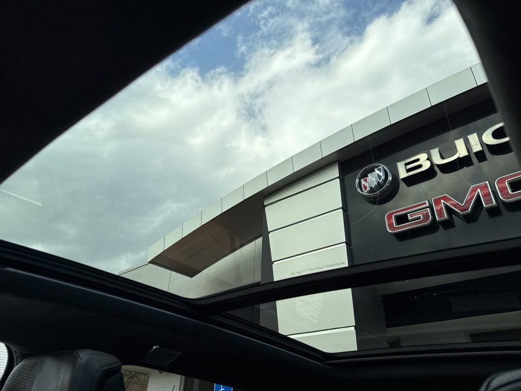 Used 2026 Cadillac Vistiq Platinum w/ LPO, Floor Liner Package AWD/4WD image 39