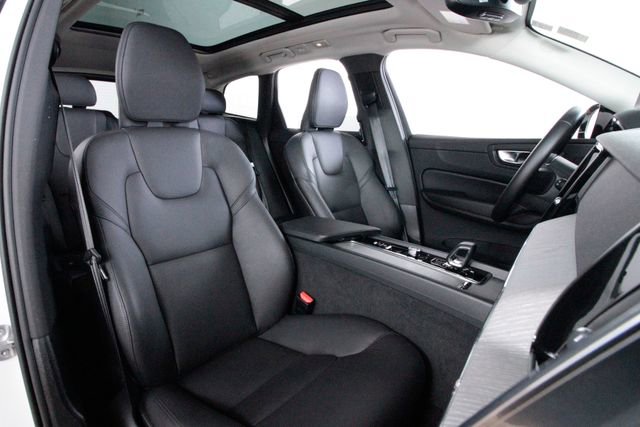 Used 2025 Volvo XC60 B5 Plus image 24